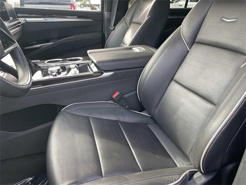 Used 2025 Cadillac Escalade ESV Premium Luxury image 20