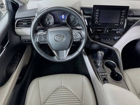Certified 2022 Toyota Camry SE image 4