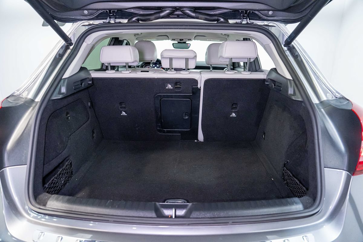 Used 2020 Mercedes-Benz GLA 250 4MATIC w/ Premium Package image 26
