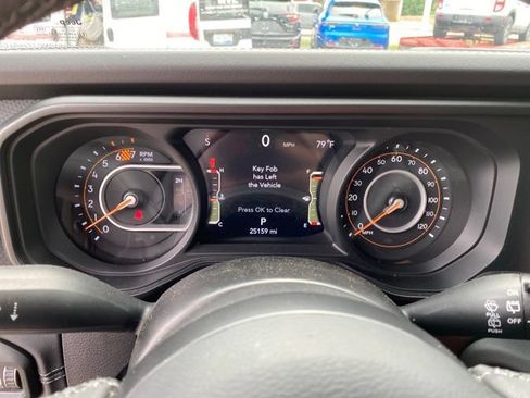 Used 2025 Jeep Wrangler Unlimited Rubicon AWD/4WD image 19