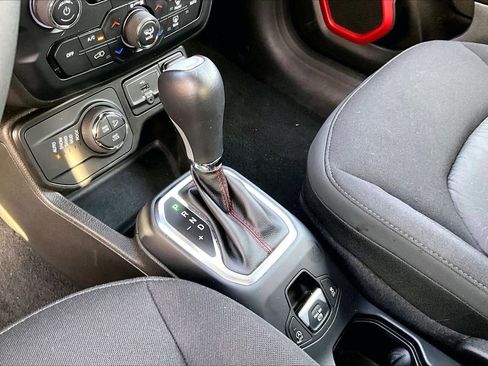 Certified 2023 Jeep Renegade Trailhawk AWD/4WD image 31