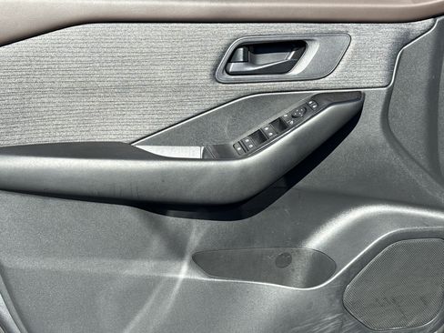 Used 2023 Nissan Rogue S image 14