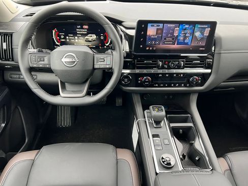 New 2026 Nissan Pathfinder Platinum image 3