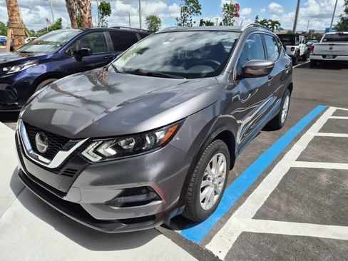 Used 2020 Nissan Rogue Sport SV image 1