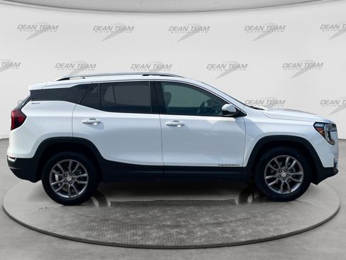 Used 2024 GMC Terrain SLT AWD/4WD image 9