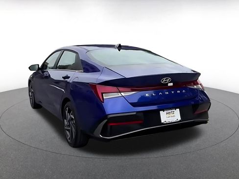 Used 2025 Hyundai Elantra SEL image 10
