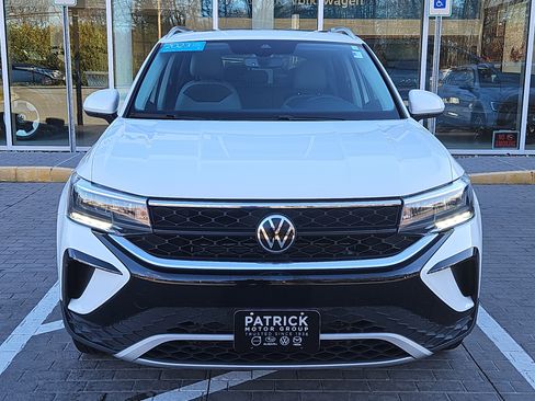 Certified 2023 Volkswagen Taos SE w/ Panoramic Sunroof Package image 24