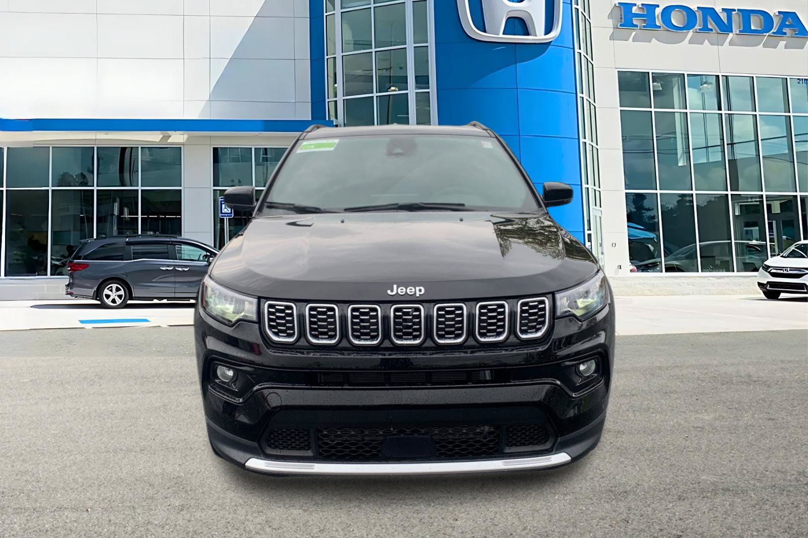 Used 2025 Jeep Compass Limited AWD/4WD image 8