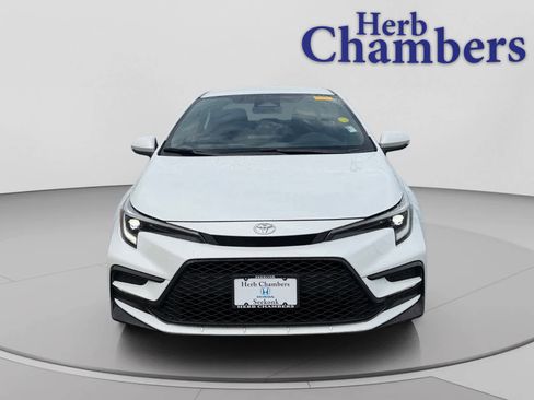 Used 2023 Toyota Corolla SE FWD image 2