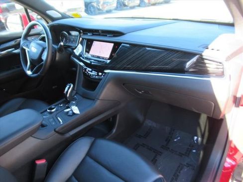 Used 2025 Cadillac XT6 Premium Luxury image 10
