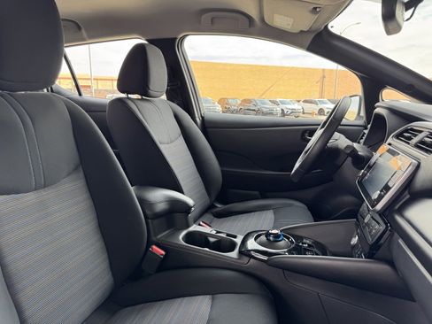 Used 2021 Nissan Leaf SV w/ SV Technology Package image 41