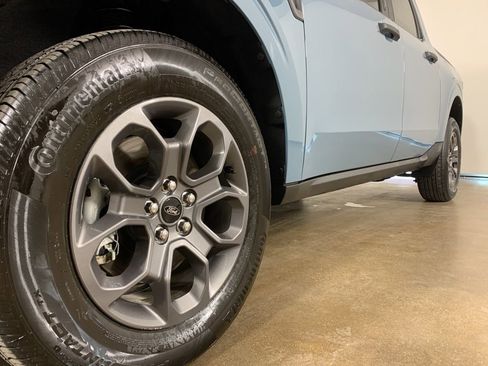 Used 2023 Ford Maverick XLT image 2