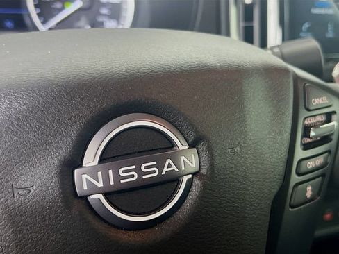 Used 2025 Nissan Frontier SV w/ SV Convenience Package RWD image 15