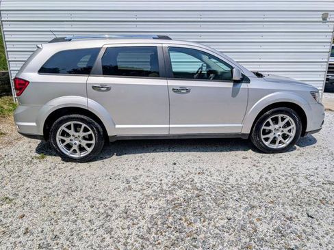 Used 2011 Dodge Journey Crew w/ Flexible Seating Group FWD image 2