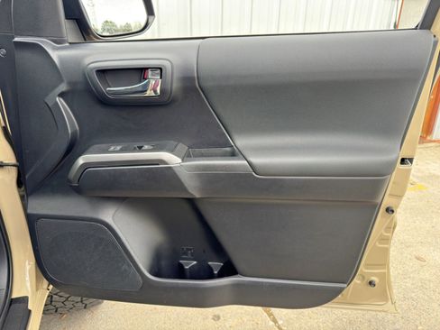 Used 2020 Toyota Tacoma TRD Sport image 36