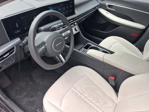 Used 2025 Hyundai Sonata SEL FWD image 2