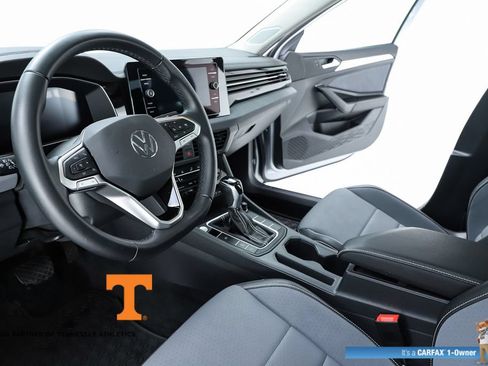 Used 2025 Volkswagen Jetta SE FWD image 56