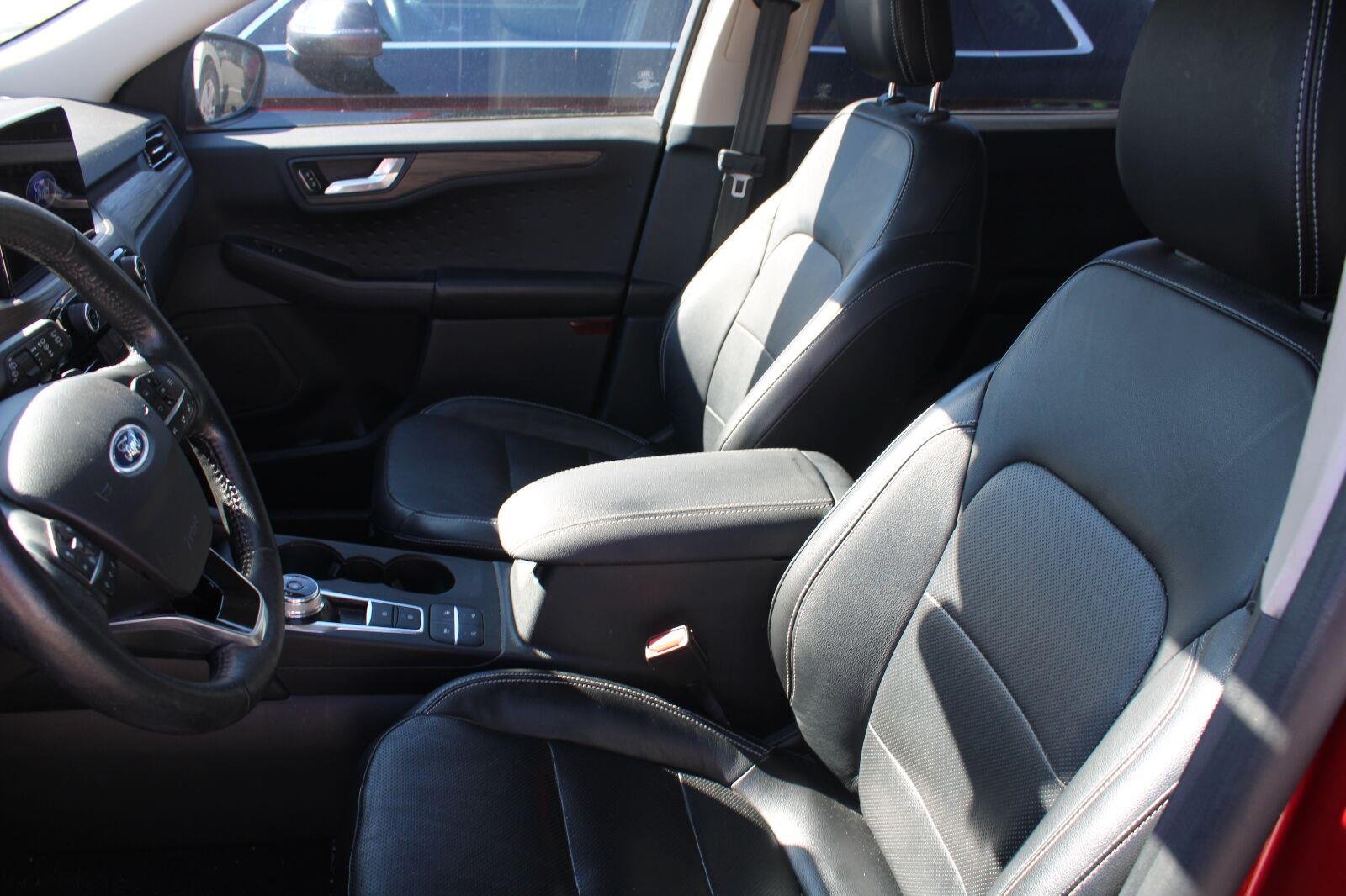 Used 2020 Ford Escape Titanium w/ Titanium Premium Package 2.0 AWD/4WD image 8