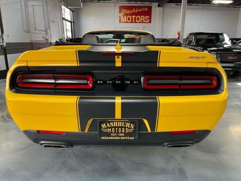Used 2017 Dodge Challenger SRT w/ Technology Group image 14