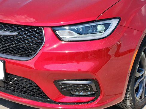 New 2026 Chrysler Pacifica Select image 8