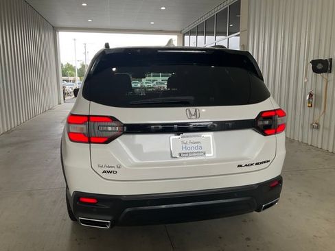 Certified 2025 Honda Pilot Black Edition image 23