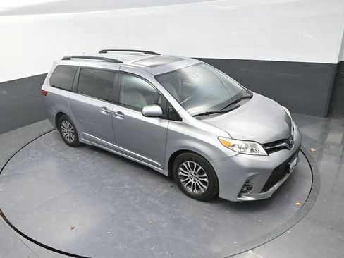 Used 2018 Toyota Sienna XLE FWD image 20