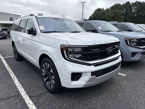 Used 2025 Ford Expedition Max Platinum w/ Driver's Package AWD/4WD image 2