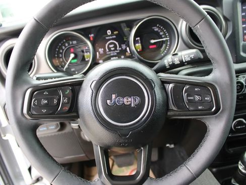 Used 2023 Jeep Wrangler Unlimited AWD/4WD image 25
