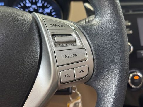 Used 2016 Nissan Rogue S FWD image 38
