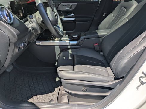 Used 2023 Mercedes-Benz GLB 250 image 13