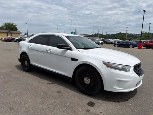 Used 2015 Ford Taurus Police Interceptor AWD image 3