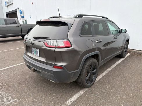 Used 2019 Jeep Cherokee Latitude Plus AWD/4WD image 3