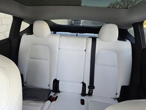Used 2025 Tesla Model Y Long Range image 37