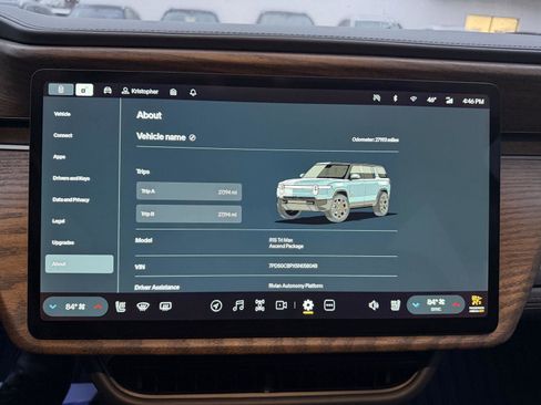 Used 2025 Rivian R1S Premium image 9