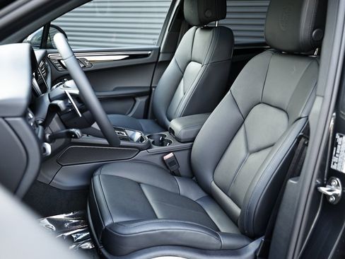 New 2026 Porsche Macan image 5