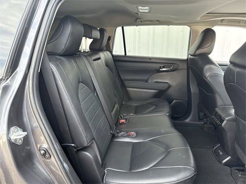 Used 2023 Toyota Highlander XLE image 34