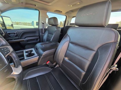 Used 2017 GMC Sierra 2500 Denali w/ Duramax Plus Package image 11
