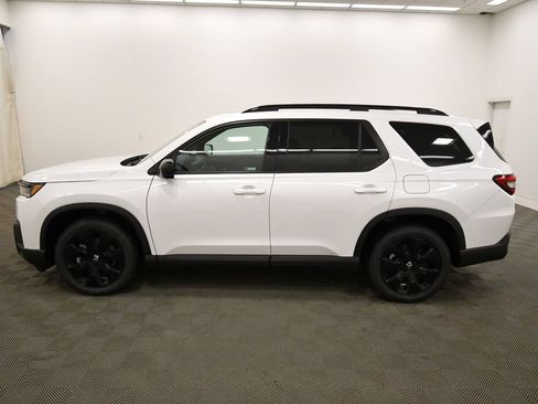 New 2026 Honda Pilot Black Edition image 4