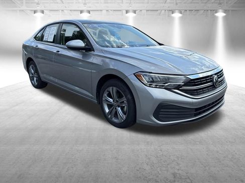 Used 2024 Volkswagen Jetta SE FWD image 8