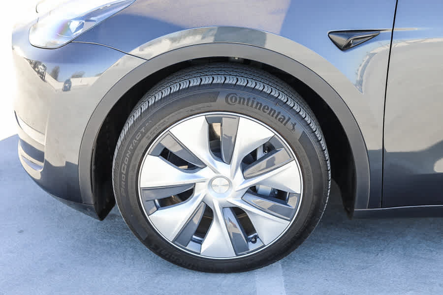 Used 2024 Tesla Model Y Long Range AWD/4WD image 10