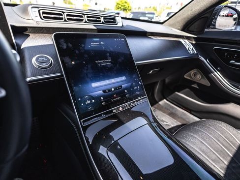 Used 2022 Mercedes-Benz S 500 4MATIC w/ AMG Line Package image 17
