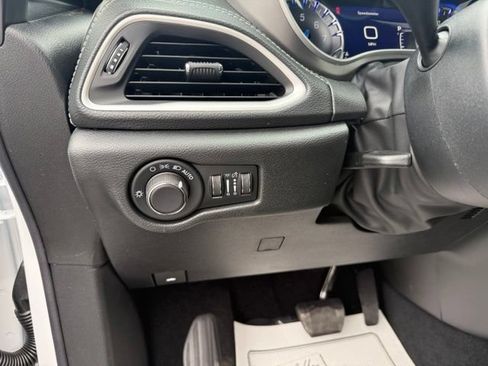New 2027 Chrysler Pacifica Select w/ Family Tech Group FWD image 14