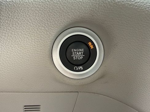 Used 2022 Chrysler Pacifica Touring-L FWD image 28
