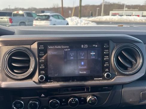 Used 2022 Toyota Tacoma TRD Off-Road w/ Technology Package image 11