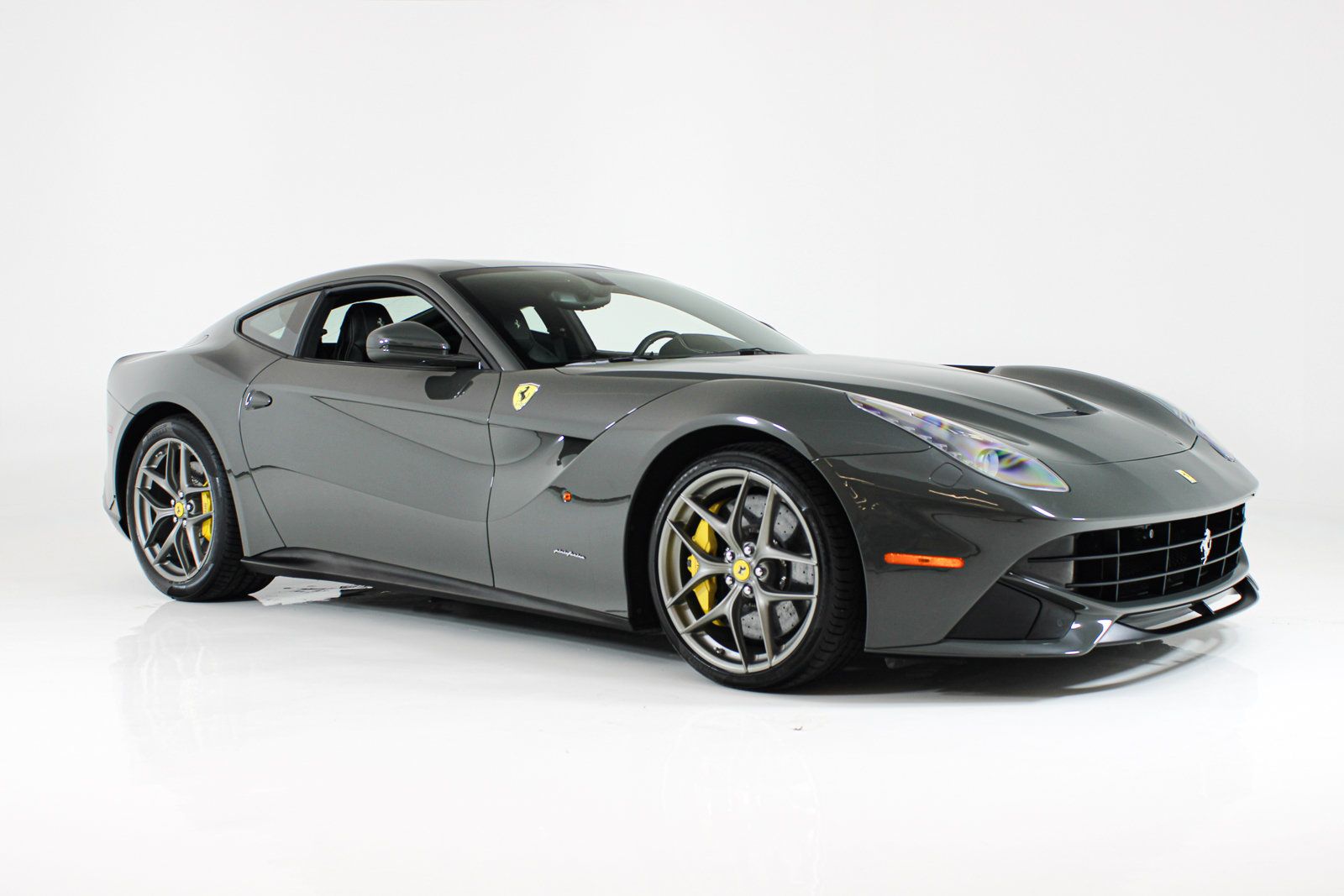 Used 2015 Ferrari F12 Berlinetta RWD image 13