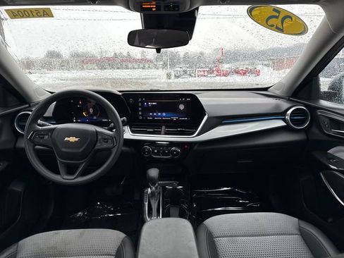 Used 2025 Chevrolet Trax LT image 14