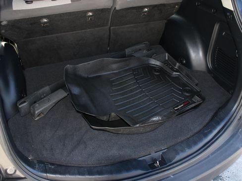 Used 2015 Toyota RAV4 LE image 8