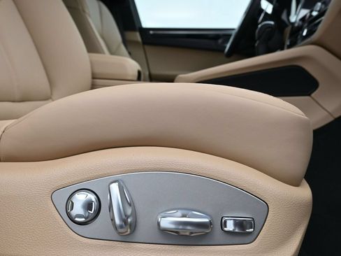 Used 2026 Porsche Macan AWD/4WD image 15