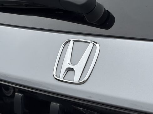 Used 2025 Honda Pilot TrailSport image 4