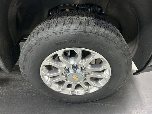 Certified 2025 Chevrolet Silverado 2500 LT w/ Z71 Chrome Sport Edition image 8